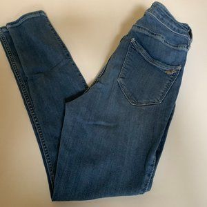 HOLLISTER CURVY ULTRA HIGH RISE JEAN LEGGING